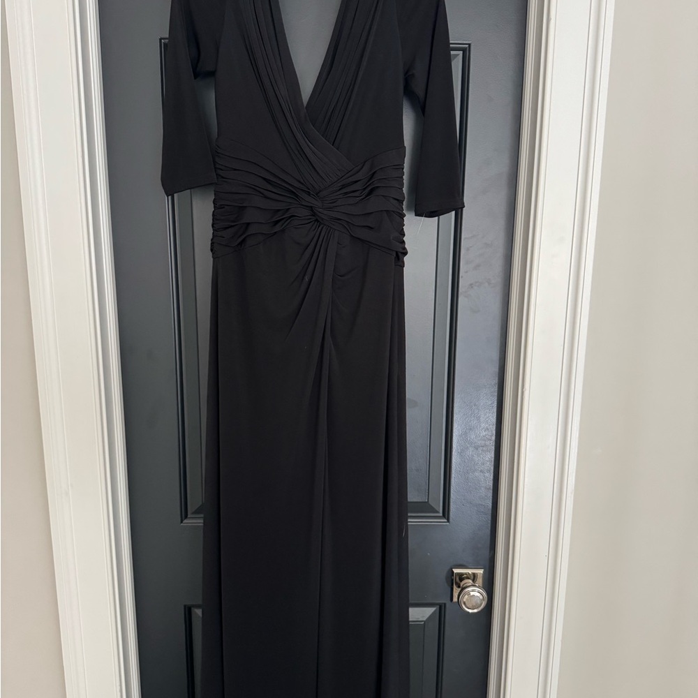 Tadashi Shoji Elegant Black 3/4 Sleeve V-Neck Evening Gown - Picture 4 of 8